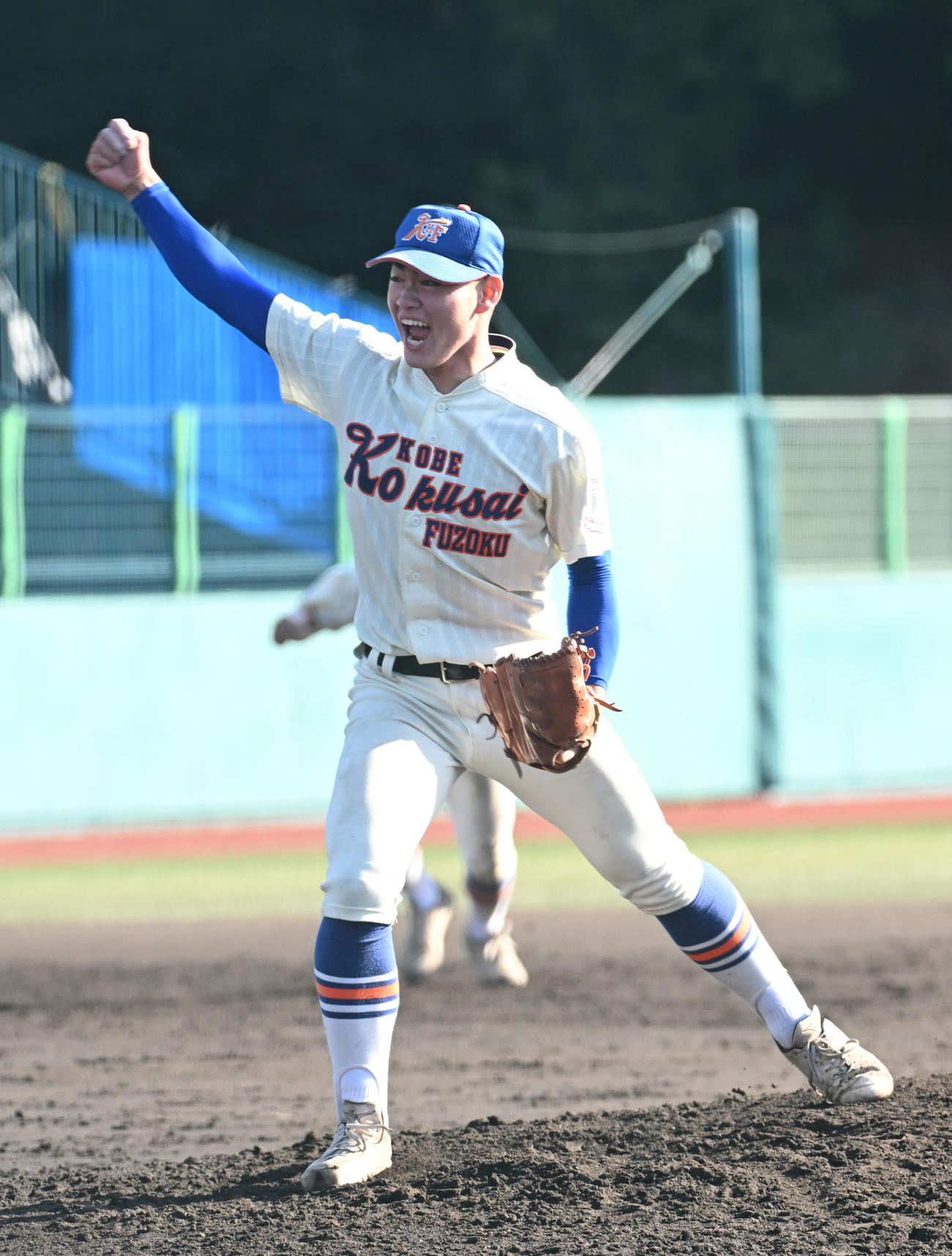 智弁学園対神戸国際大付　優勝を決め、ガッツポーズをする神戸国際大付の橋本（撮影・滝沢美穂子）