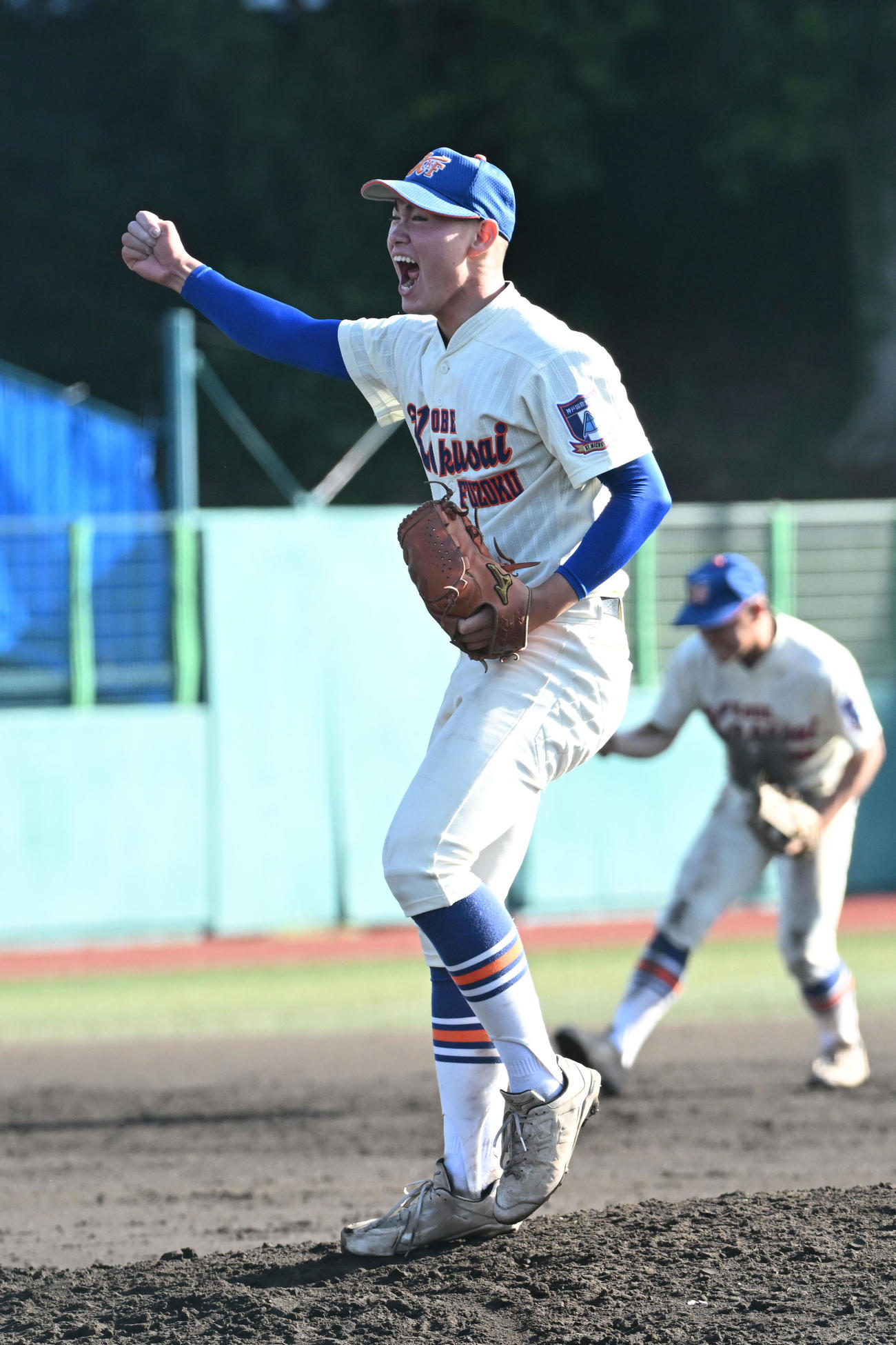 智弁学園対神戸国際大付　9回表智弁学園1死、三振に仕留めガッツポーズする橋本（撮影・滝沢美穂子）