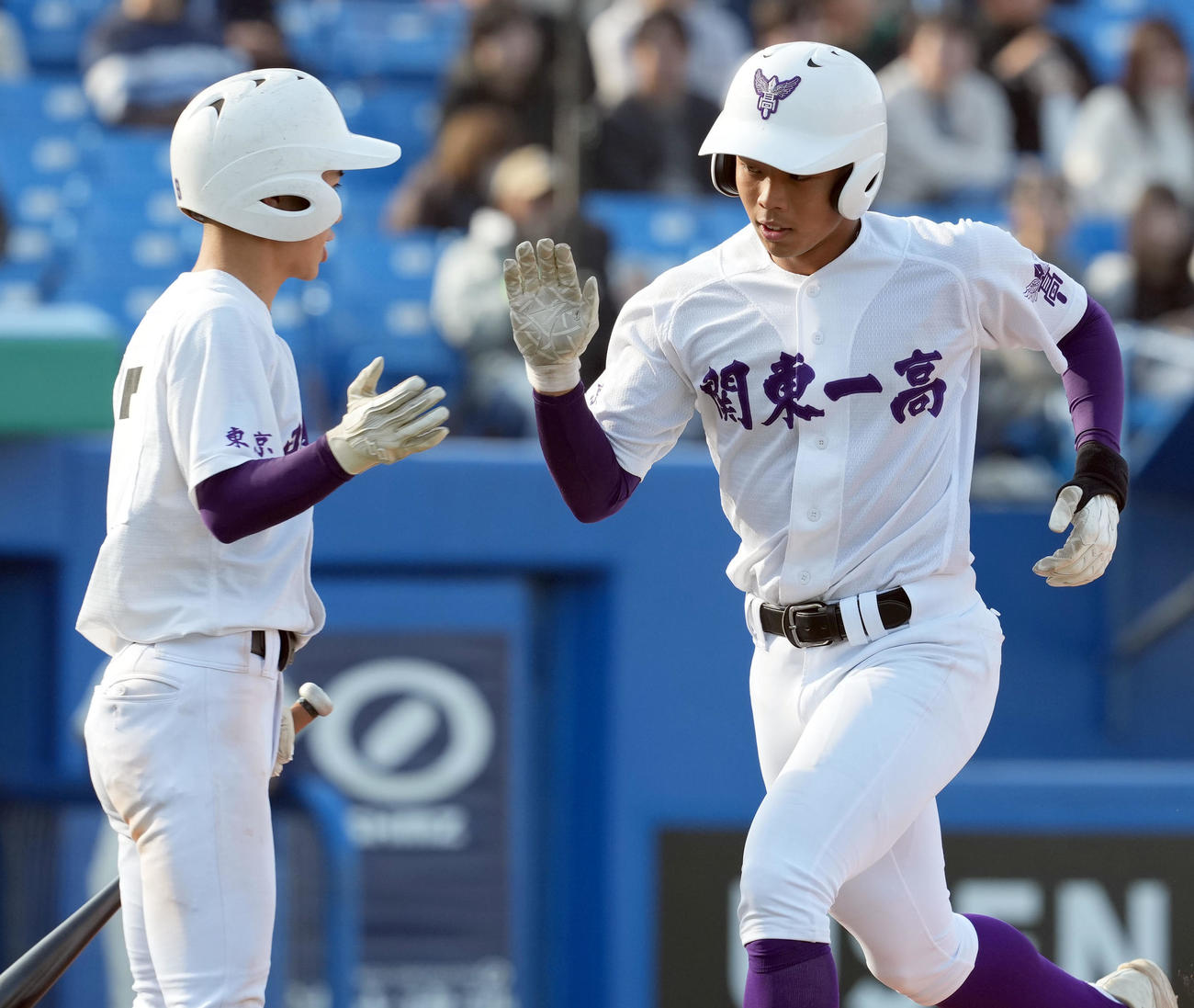 関東一対桜美林　6回表関東一1死一塁、左越えに2点本塁打を放った佐宗（撮影・たえ見朱実）