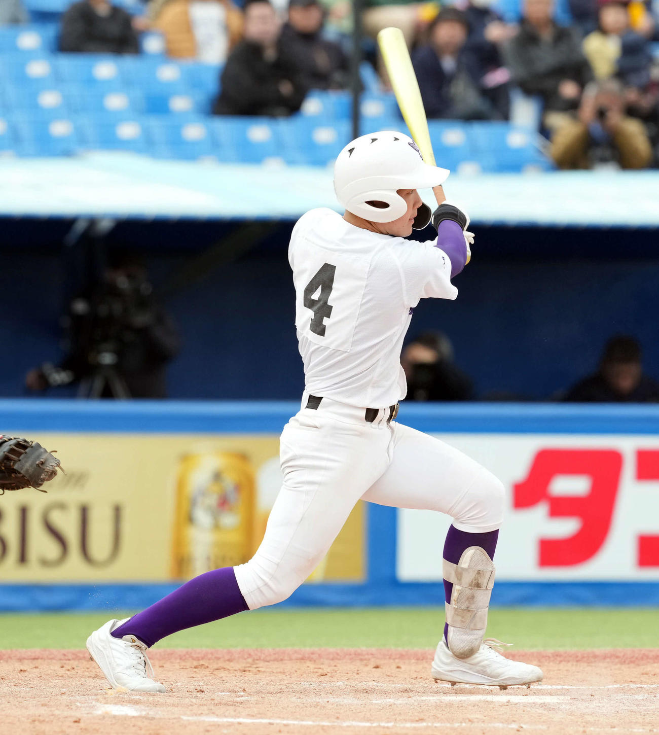 関東一対桜美林　3回表関東一1死一塁、先制の二塁打を放つ田沢（撮影・たえ見朱実）