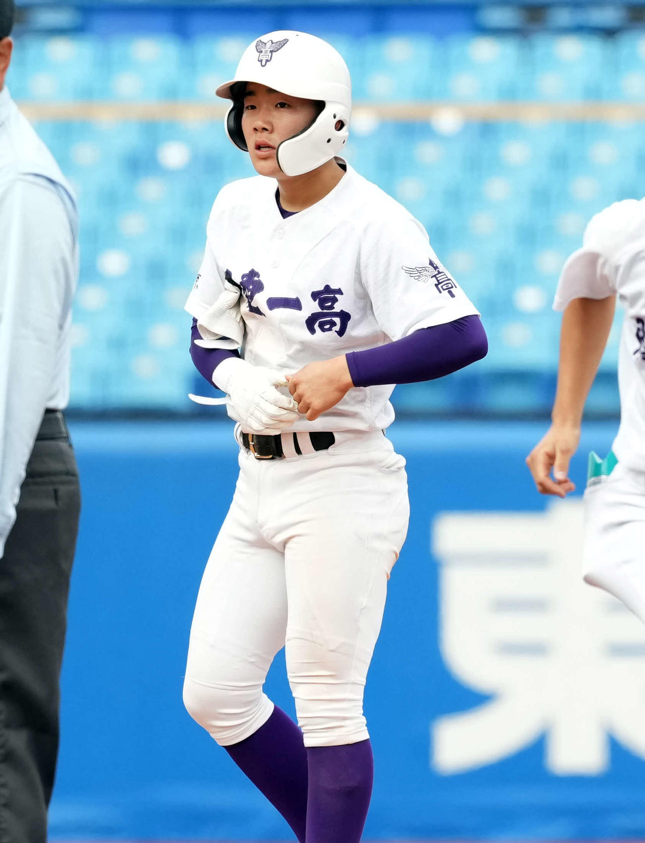 関東一対桜美林　3回表関東一1死一塁、先制の二塁打を放った田沢（撮影・たえ見朱実）