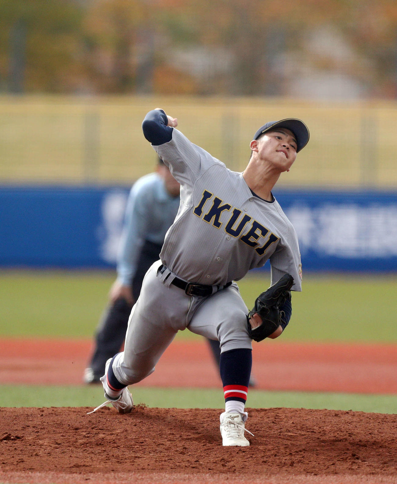 旭川実対仙台育英　4番手で登板した仙台育英・古川（撮影・木村有優）