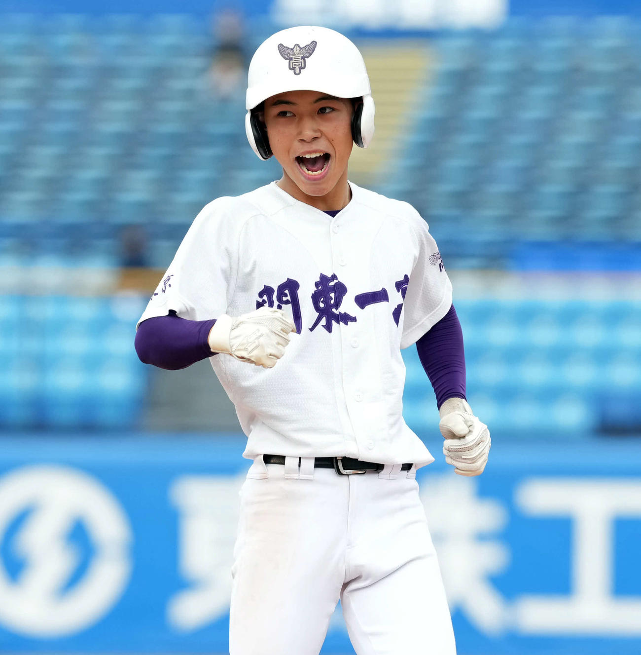 関東一対桜美林　3回表関東一1死、中前打を放つった金子（撮影・たえ見朱実）