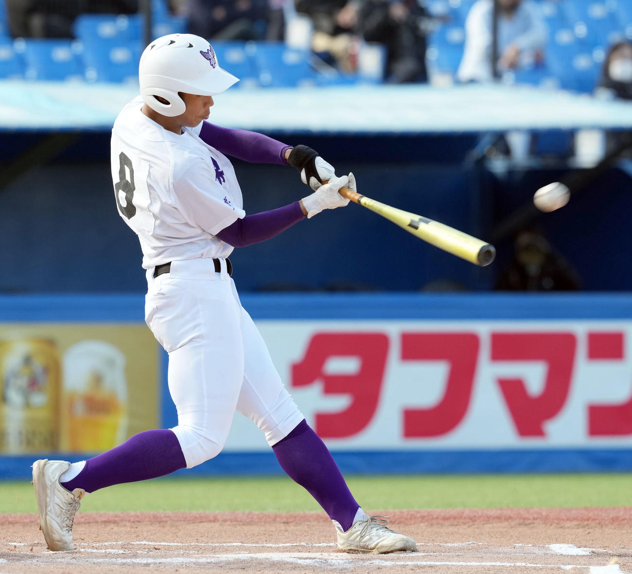 関東一対桜美林　6回表関東一1死一塁、左越えに2点本塁打を放つ佐宗（撮影・たえ見朱実）