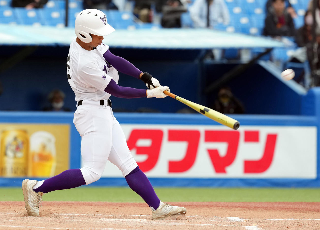 関東一対桜美林　7回表関東一2死一、二塁、左越えに3点本塁打を放つ佐宗（撮影・たえ見朱実）
