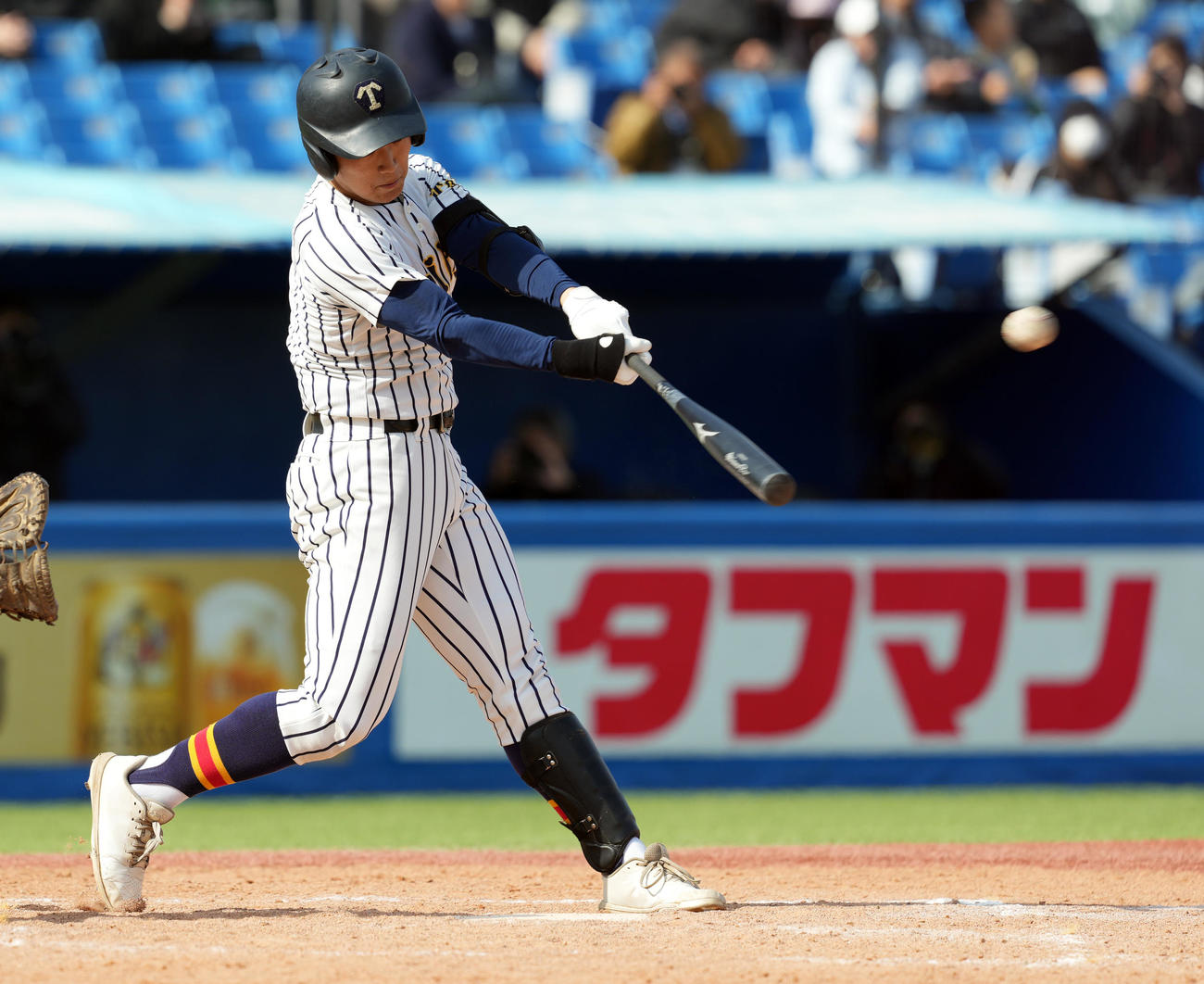 国士舘対帝京　5回裏帝京1死二塁、二塁打を放つ安藤（撮影・たえ見朱実）