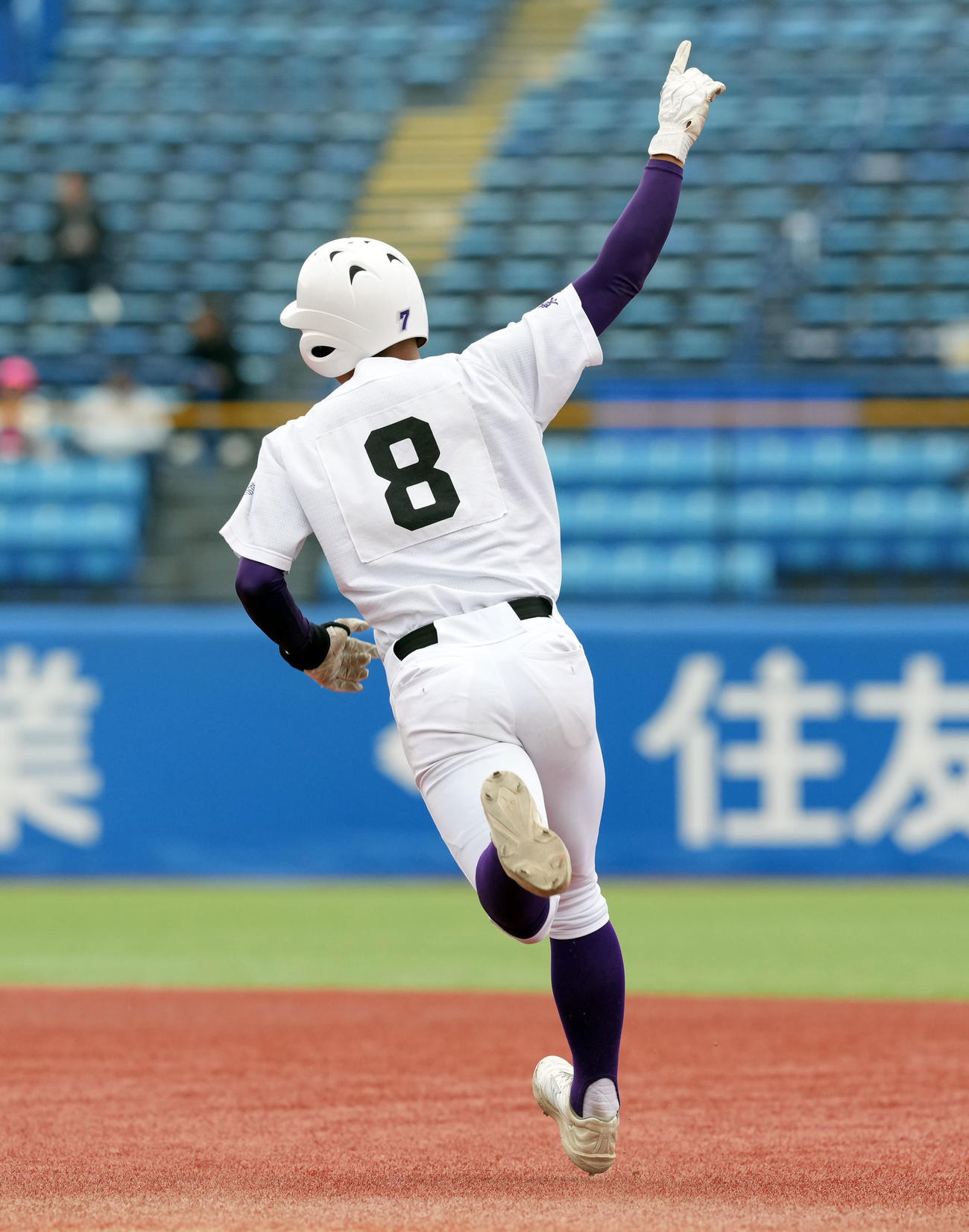関東第一対桜美林　7回表関東一2死一、二塁、左越えに3点本塁打を放った佐宗（撮影・たえ見朱実）