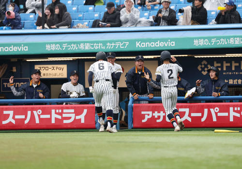 高校野球】帝京が15年ぶりの甲子園出場を確実に 3回に一挙8得点奪取