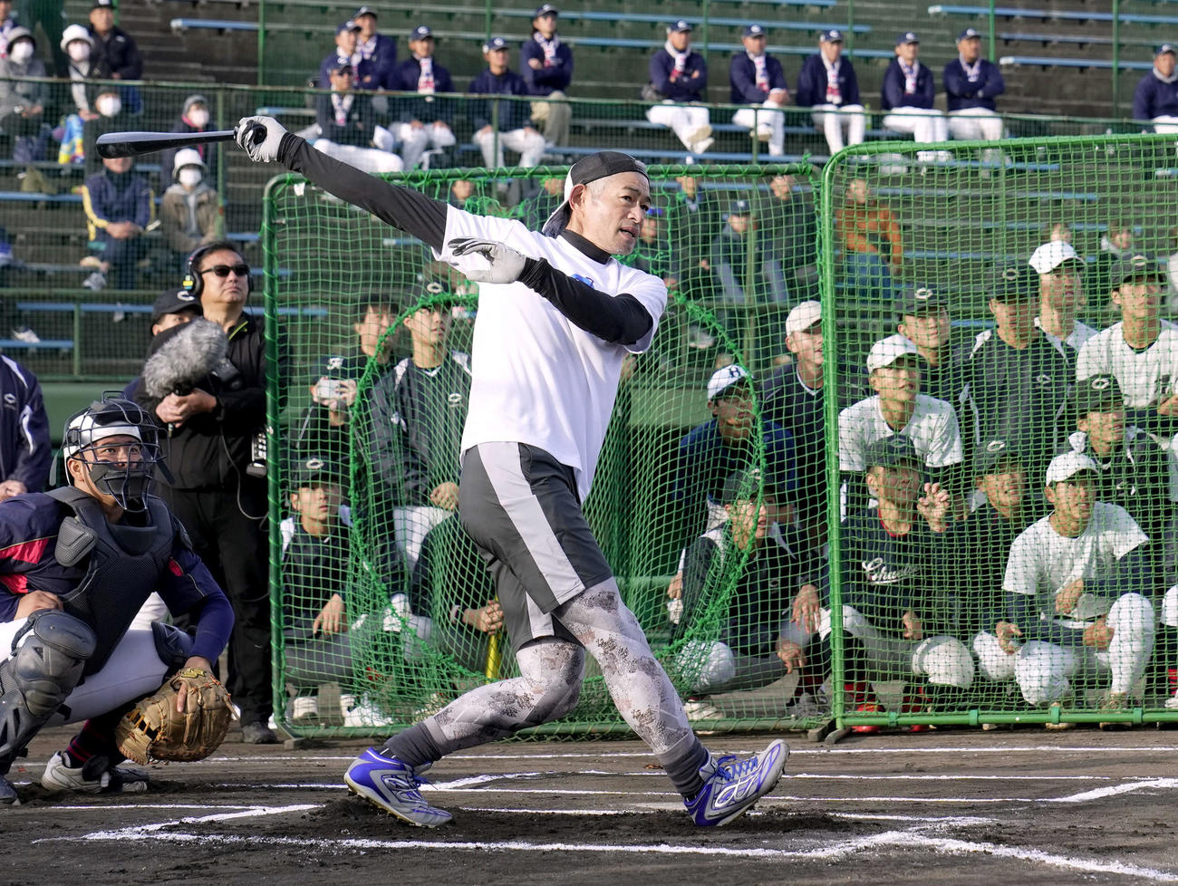 フリー打撃で快音を響かせるイチローさん（代表撮影）＝2025年11月8日