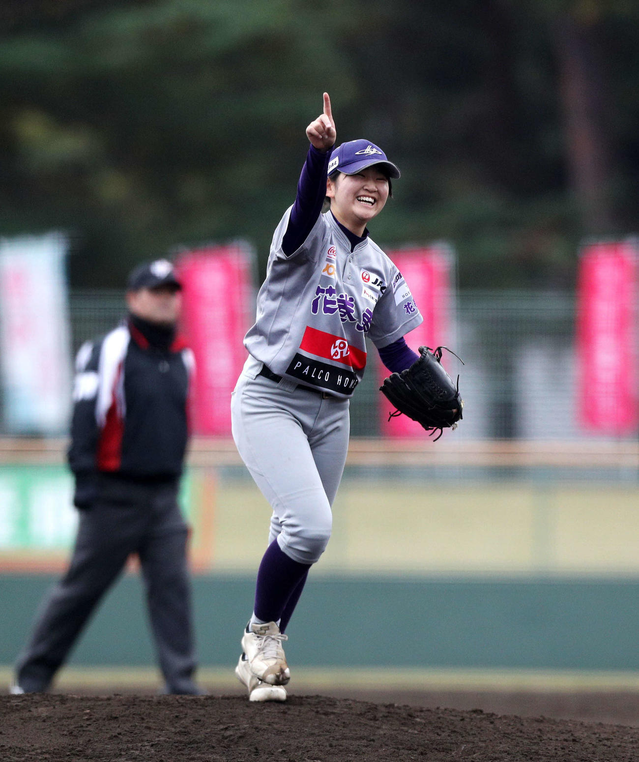 新潟医療福祉大対花巻東　優勝を喜ぶ花巻東・鯨井（撮影・木村有優）