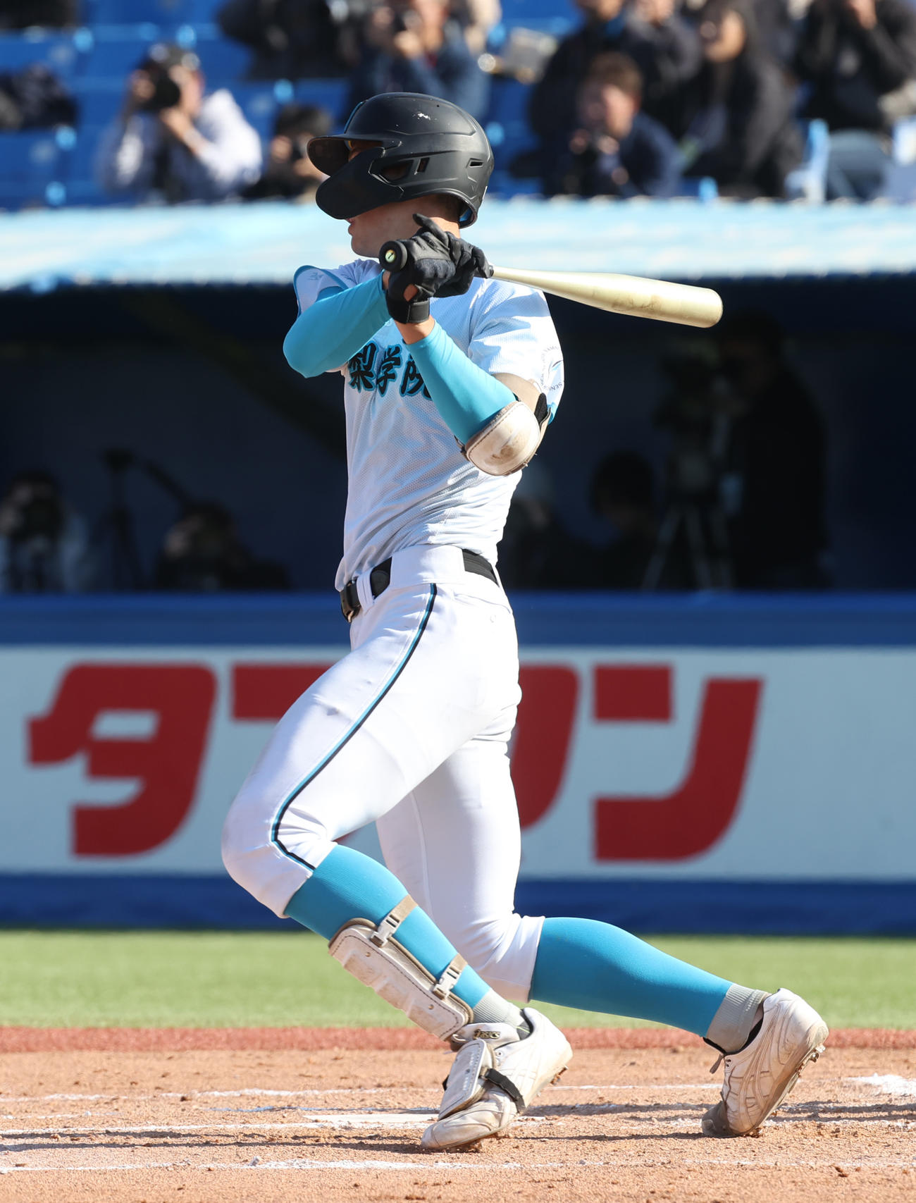 山梨学院対帝京　7回表山梨学院2死二塁、菰田は中前に適時打を放つ（撮影・柴田隆二）