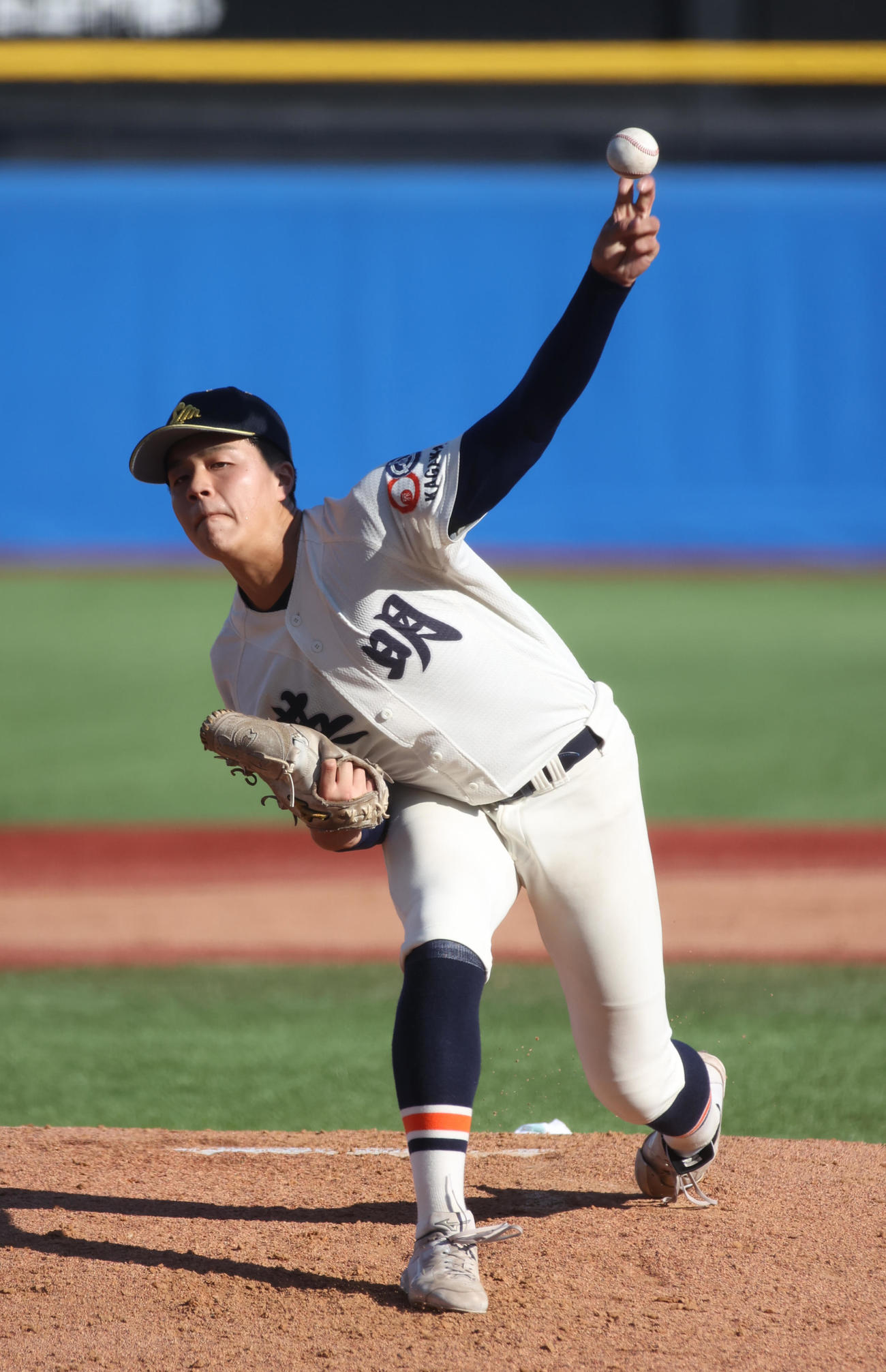 英明対帝京長岡　先発した英明・冨岡（撮影・柴田隆二）
