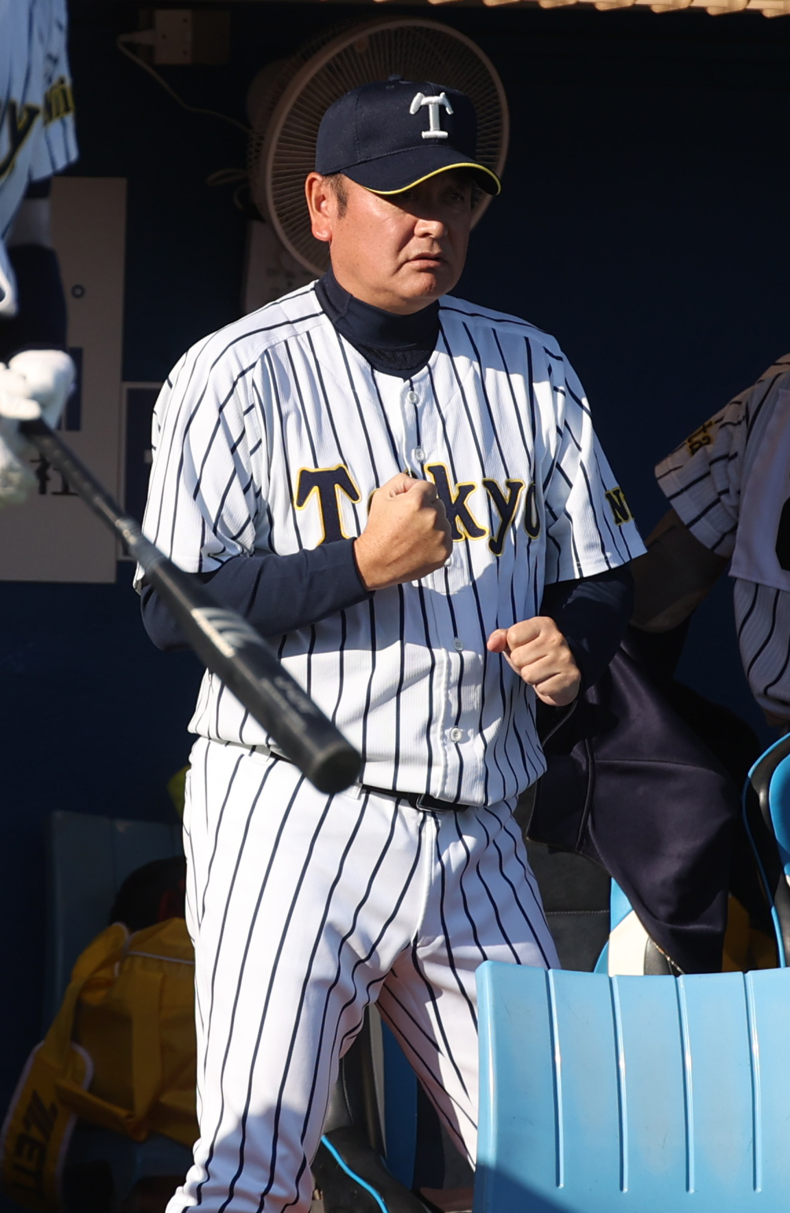 英明対帝京長岡　指示を出す帝京長岡・芝草監督（撮影・柴田隆二）