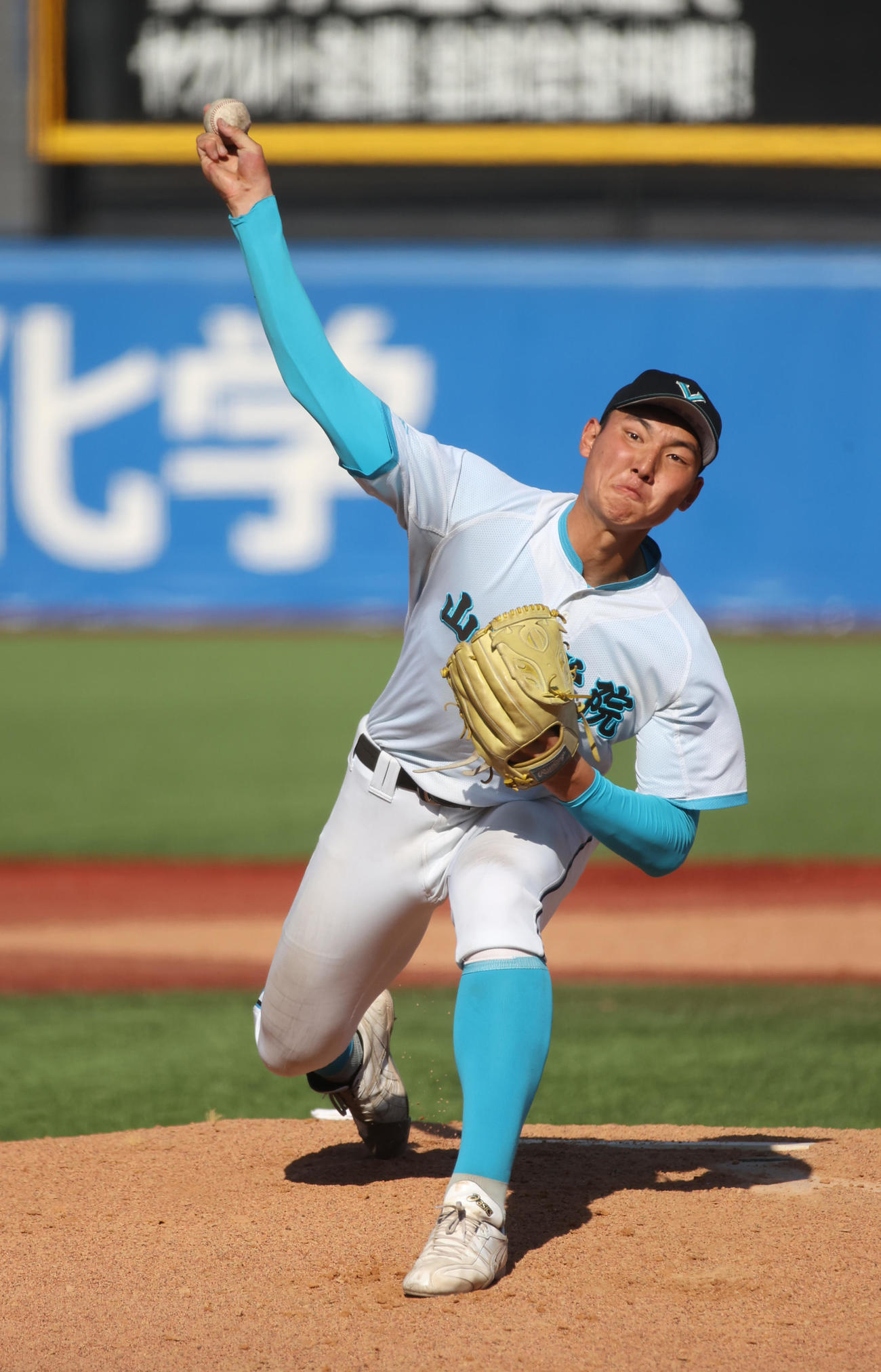山梨学院対帝京　6回から登板した山梨学院・菰田（撮影・柴田隆二）