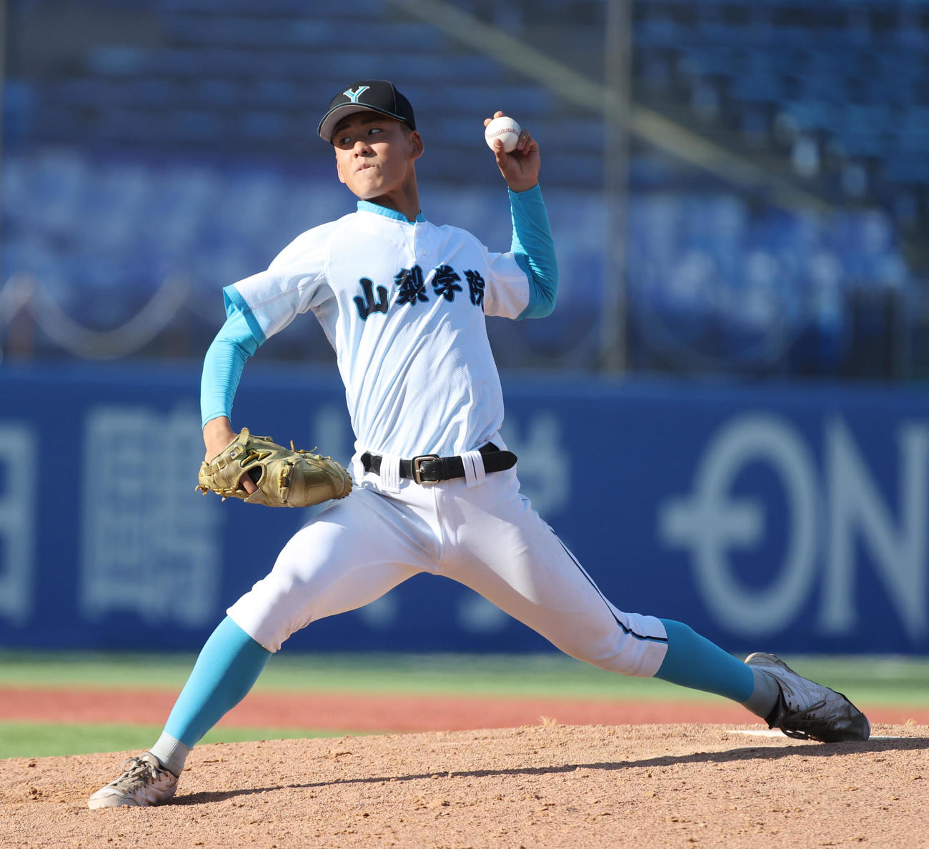 山梨学院対帝京　7回途中から登板した山梨学院・渡部（撮影・柴田隆二）