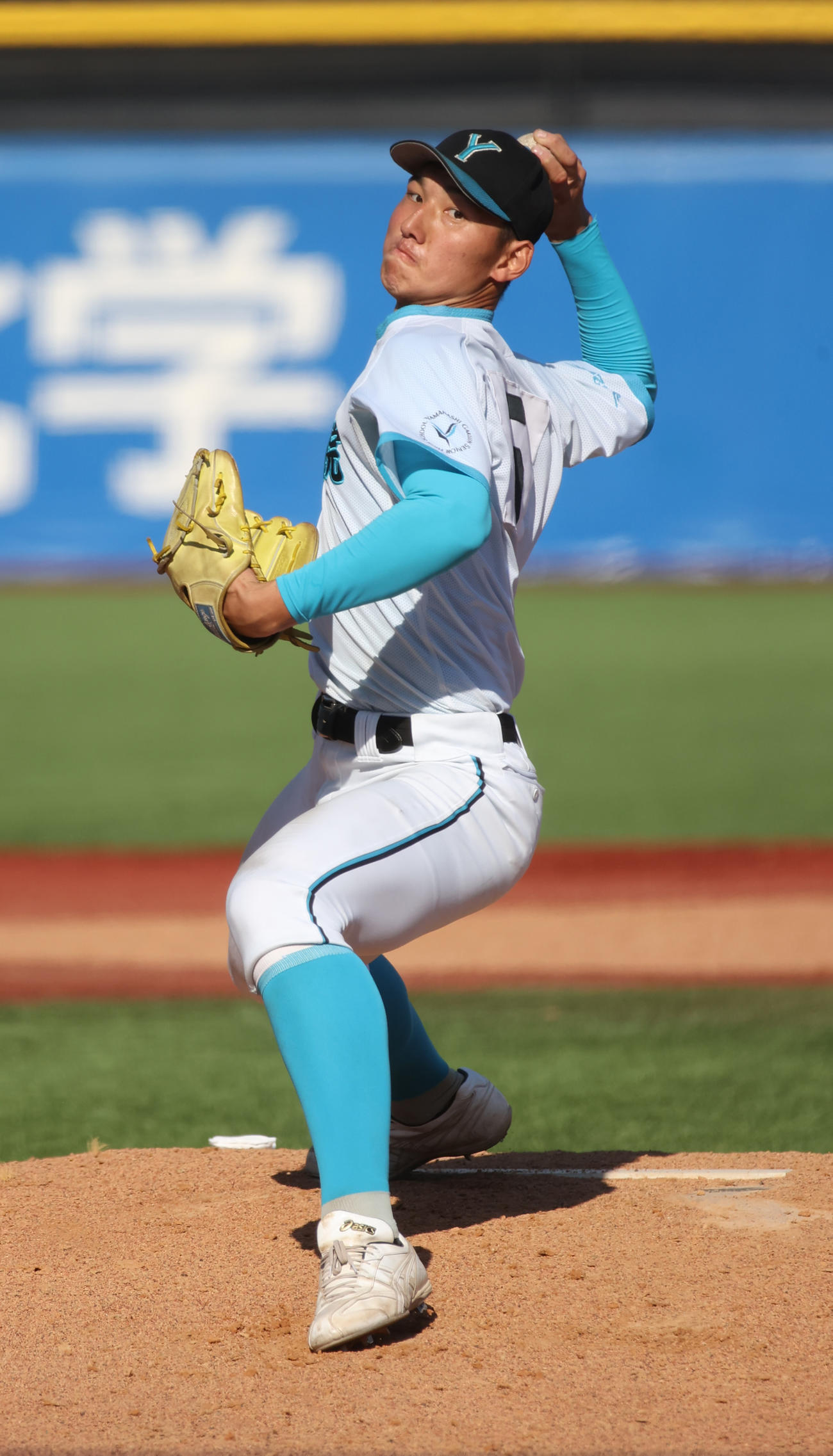 山梨学院対帝京　6回から登板した山梨学院・菰田（撮影・柴田隆二）