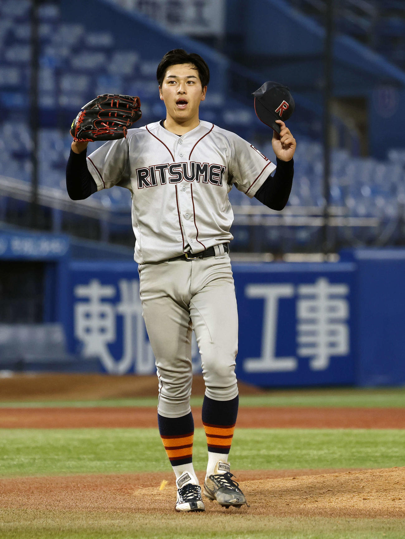 立命大対東農大北海道オホーツク　試合に勝利し喜ぶ立命大・有馬（撮影・山本朝陽）