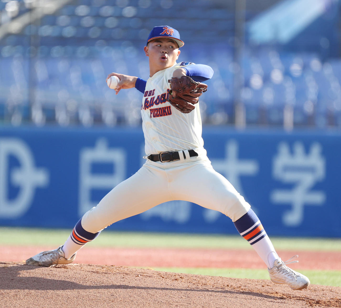 神戸国際大付対中京大中京　先発した神戸国際大付・豊岡（撮影・柴田隆二）