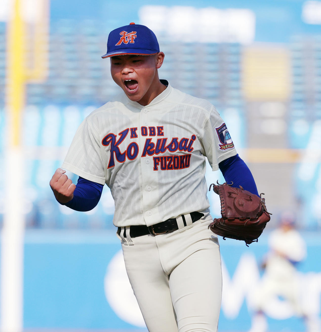 神戸国際大付対中京大中京　7回5安打完封勝利を挙げた神戸国際大付・豊岡（撮影・柴田隆二）