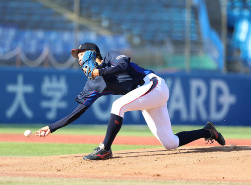 神大対東亜大　先発し力投する神大・松平（撮影・増田悦実）