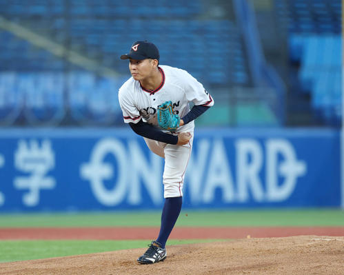 杏林大対名城大　先発し力投する杏林大・松本（撮影・増田悦実）