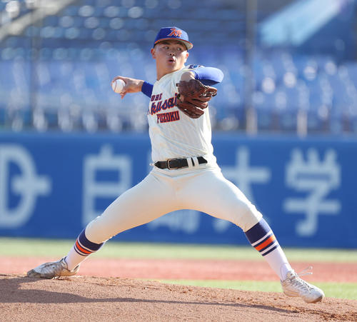 神戸国際大付対中京大中京　先発した神戸国際大付・豊岡（撮影・柴田隆二）