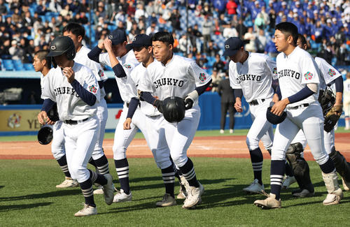 神戸国際大付対中京大中京　敗れた中京大中京ナイン（撮影・柴田隆二）