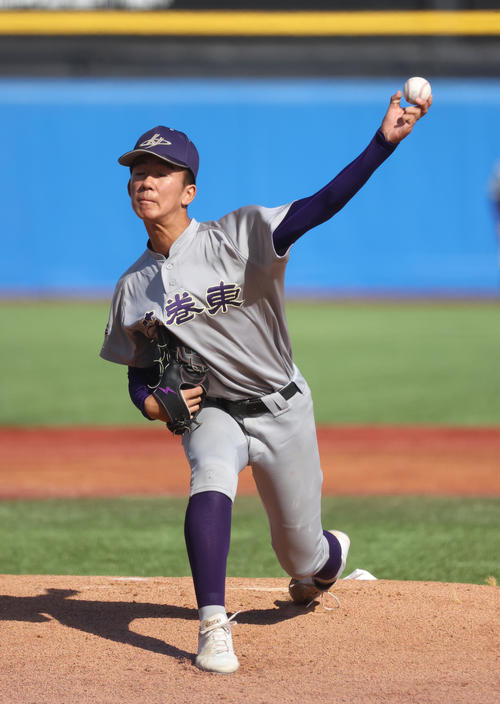 崇徳対花巻東　先発した花巻東・萬谷（撮影・柴田隆二）