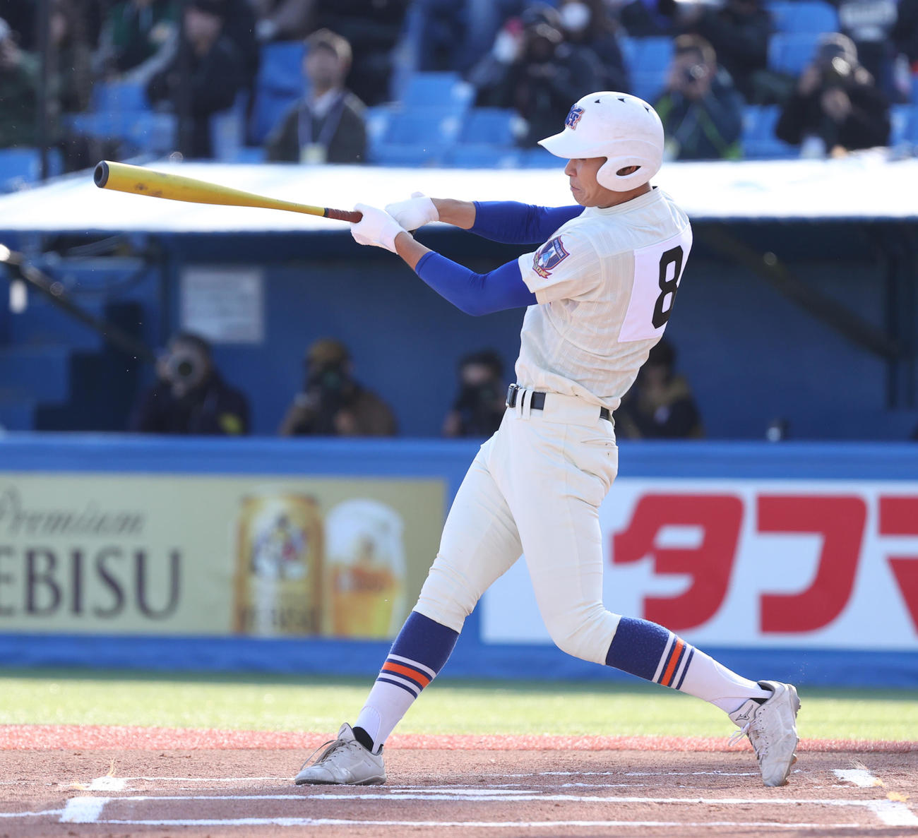 神戸国際大付対中京大中京　1回表神戸国際大付無死、田中は右越えに本塁打を放つ（撮影・柴田隆二）