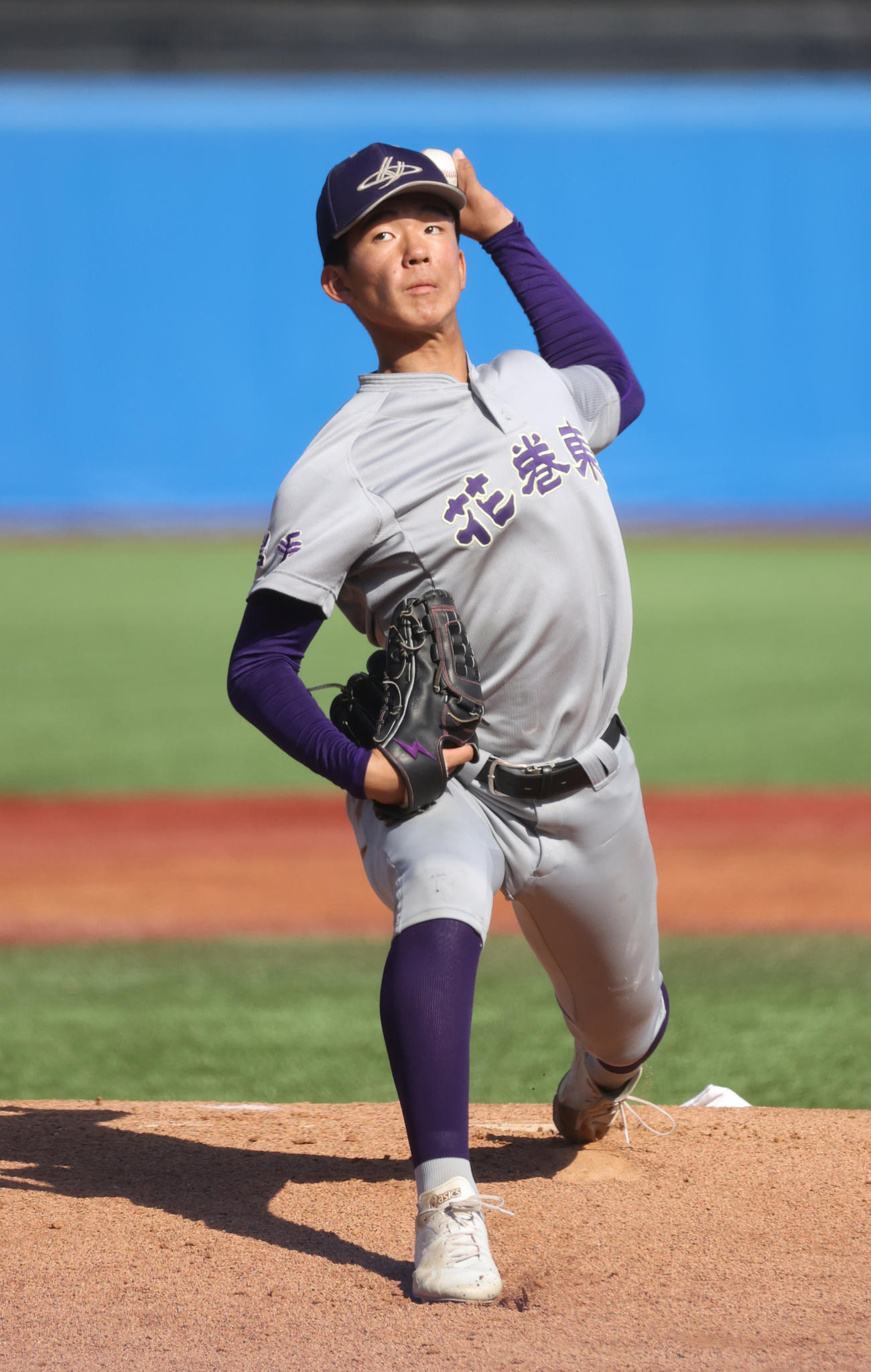 崇徳対花巻東　先発した花巻東・萬谷（撮影・柴田隆二）