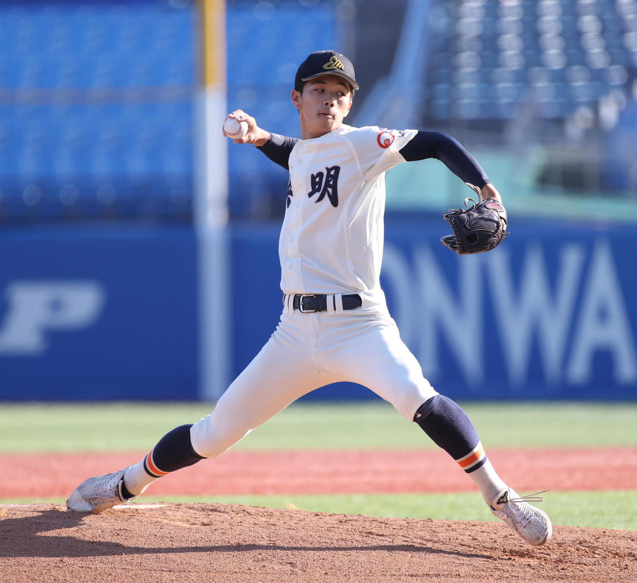 英明対北照　　先発した英明・松本倫（撮影・柴田隆二）