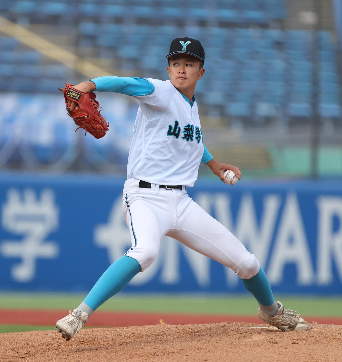 山梨学院対九州国際大付　先発した山梨学院・桧垣（撮影・柴田隆二）