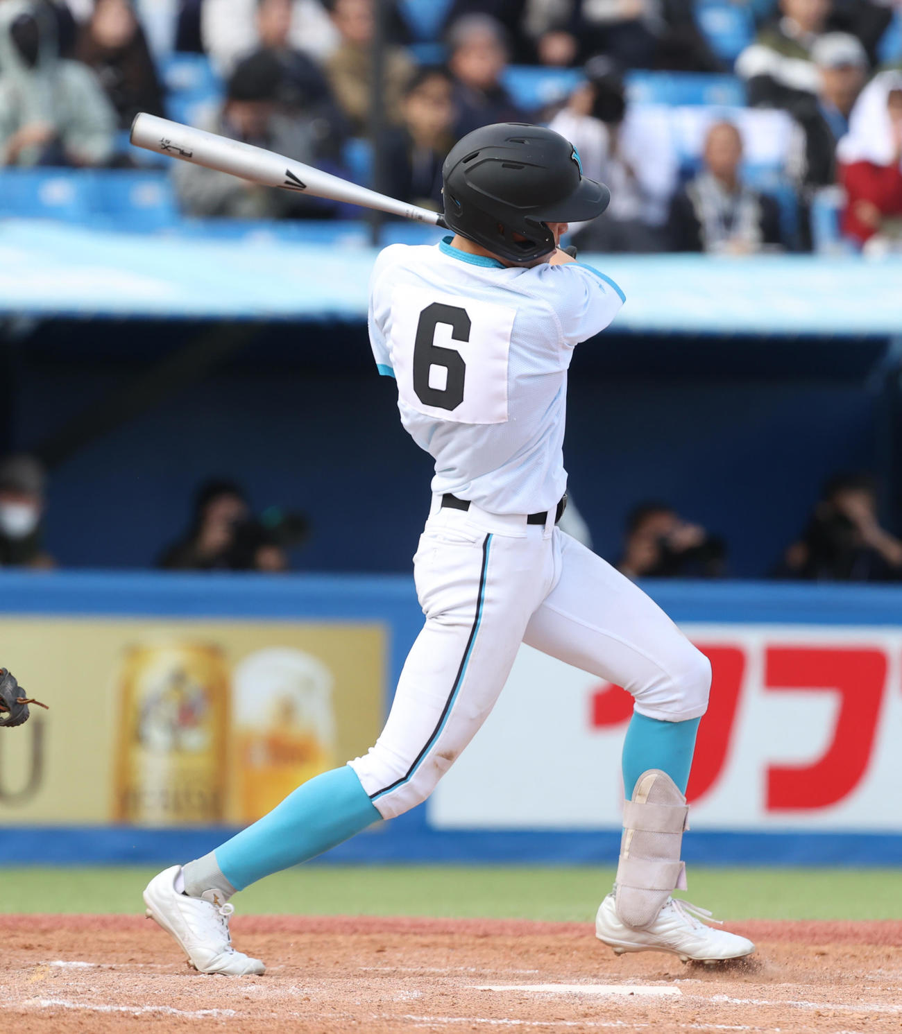 山梨学院対九州国際大付　2回表山梨学院1死一、三塁、藤田は左前に適時打を放つ（撮影・柴田隆二）