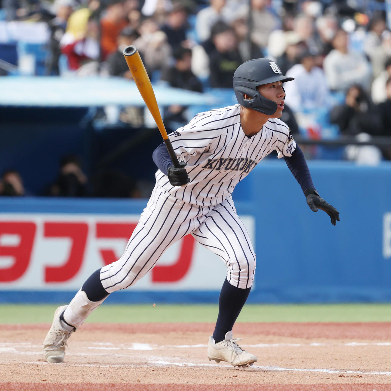 山梨学院対九州国際大付　6回裏九州国際大付無死、久保田は右越えに本塁打を放つ（撮影・柴田隆二）