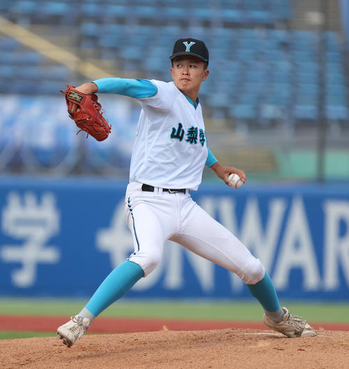 山梨学院対九州国際大付　先発した山梨学院・桧垣（撮影・柴田隆二）