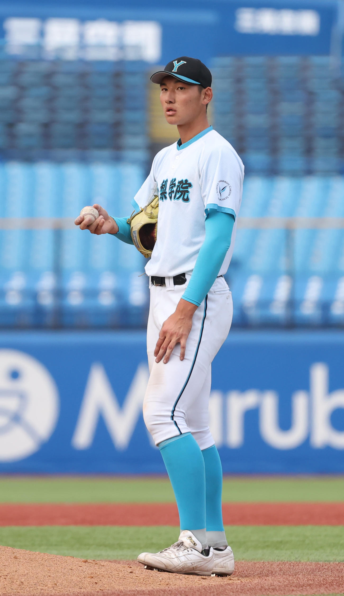 山梨学院対九州国際大付　9回裏九州国際大付2死満塁、自らの暴投でサヨナラ負けにぼう然の山梨学院・菰田（撮影・柴田隆二）