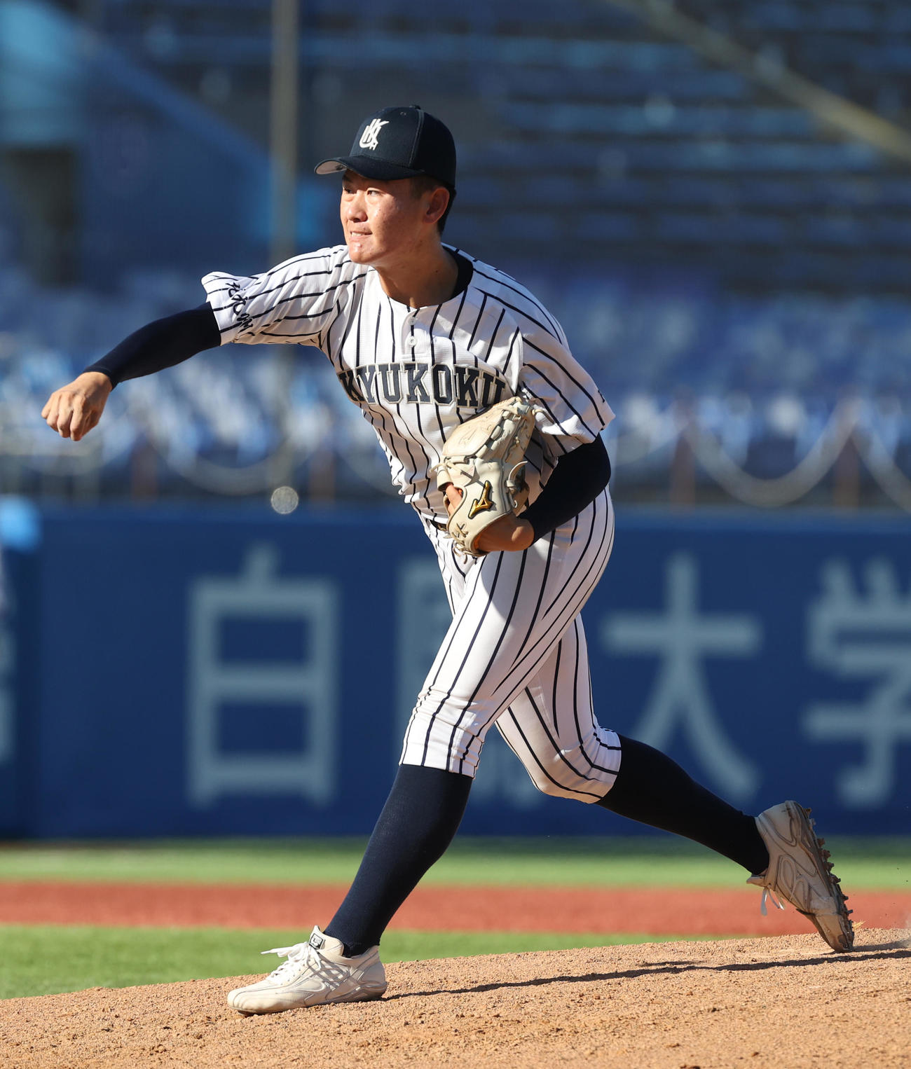 花巻東対九州国際大付　2回途中から登板した九州国際大付・縄田（撮影・柴田隆二）