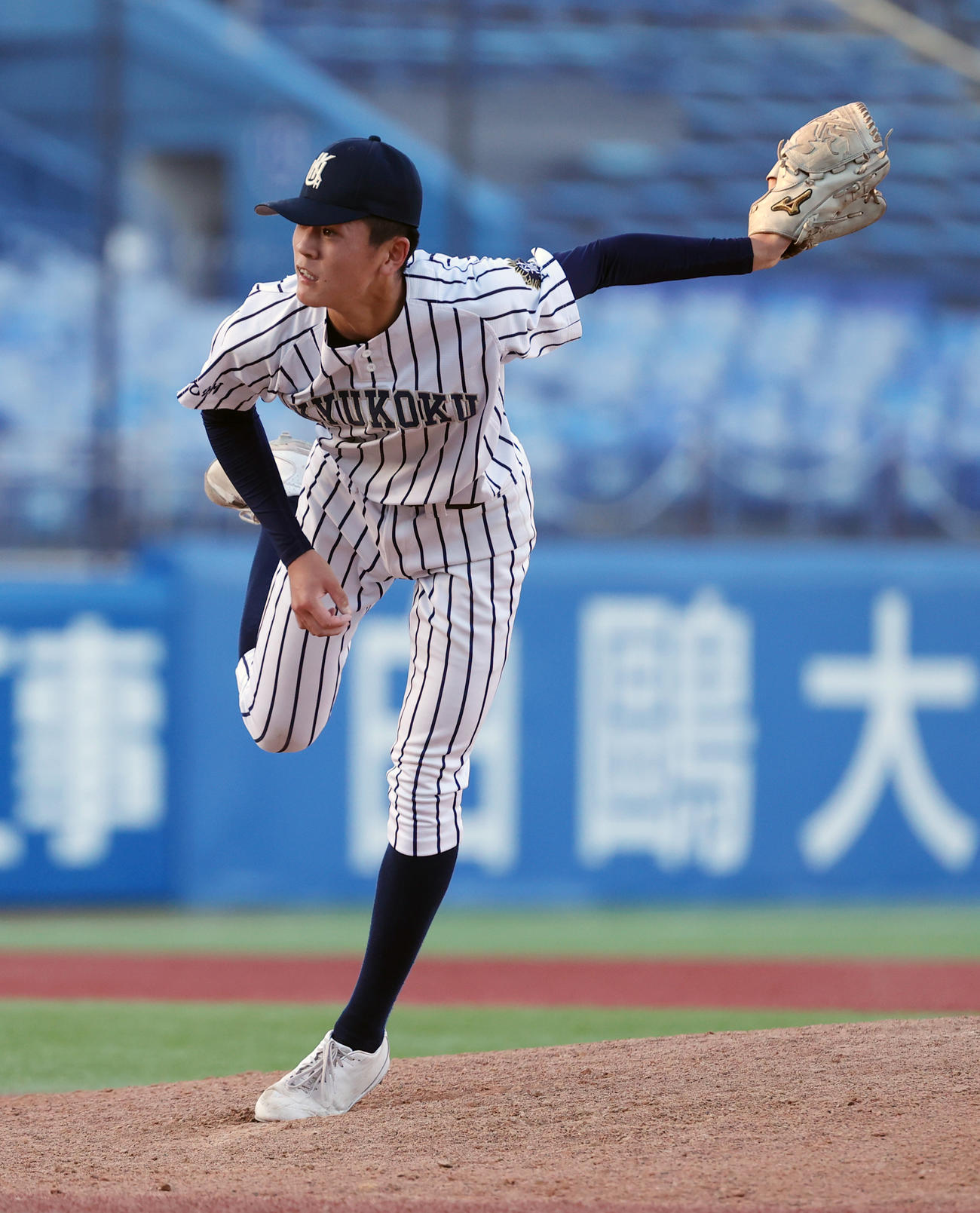 花巻東対九州国際大付　6回途中から登板した九州国際大付・渡辺（撮影・柴田隆二）