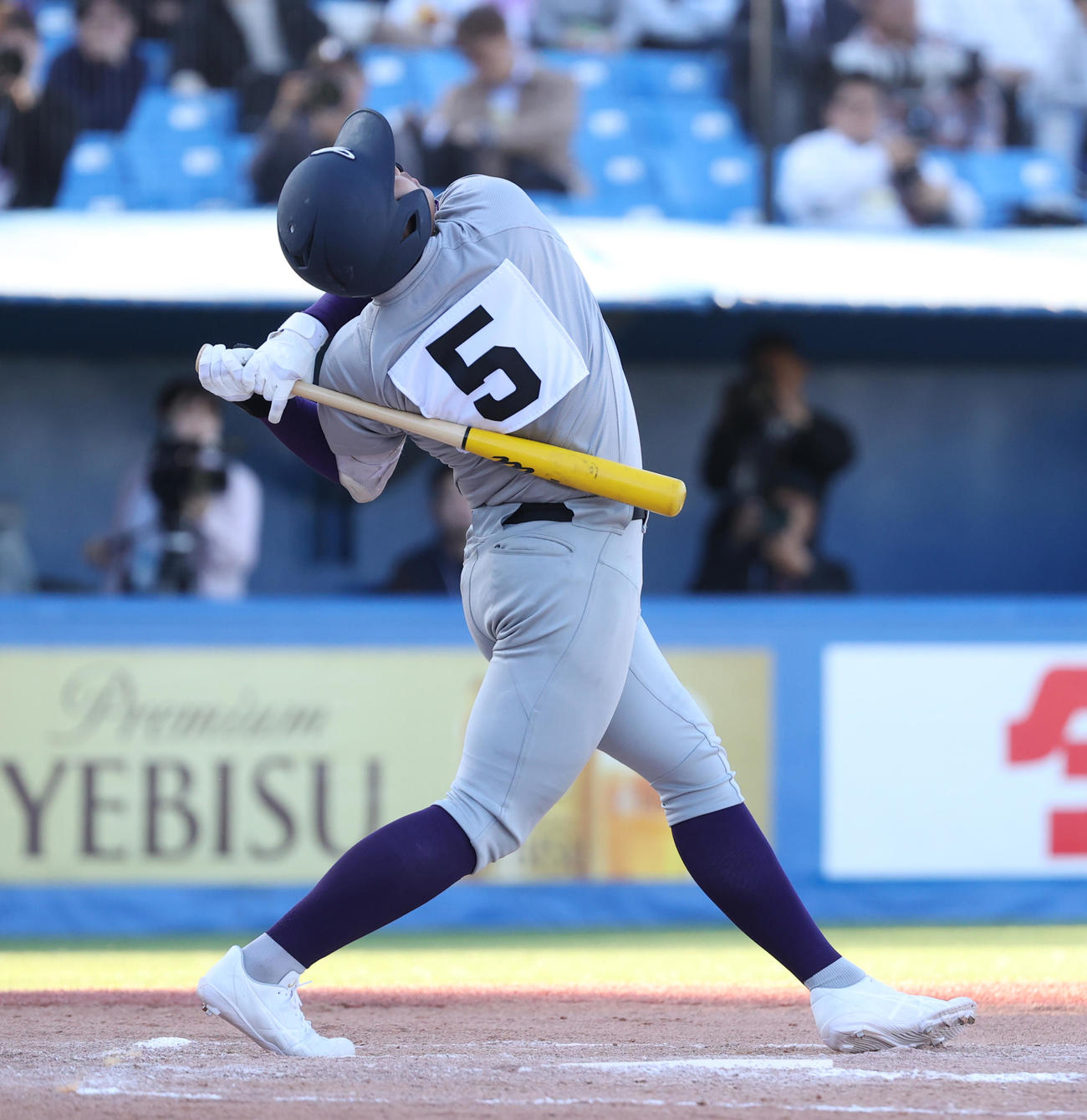 花巻東対九州国際大付　6回表花巻東2死二塁、古城の打球を投手がエラーし二塁走者が生還した（撮影・柴田隆二）