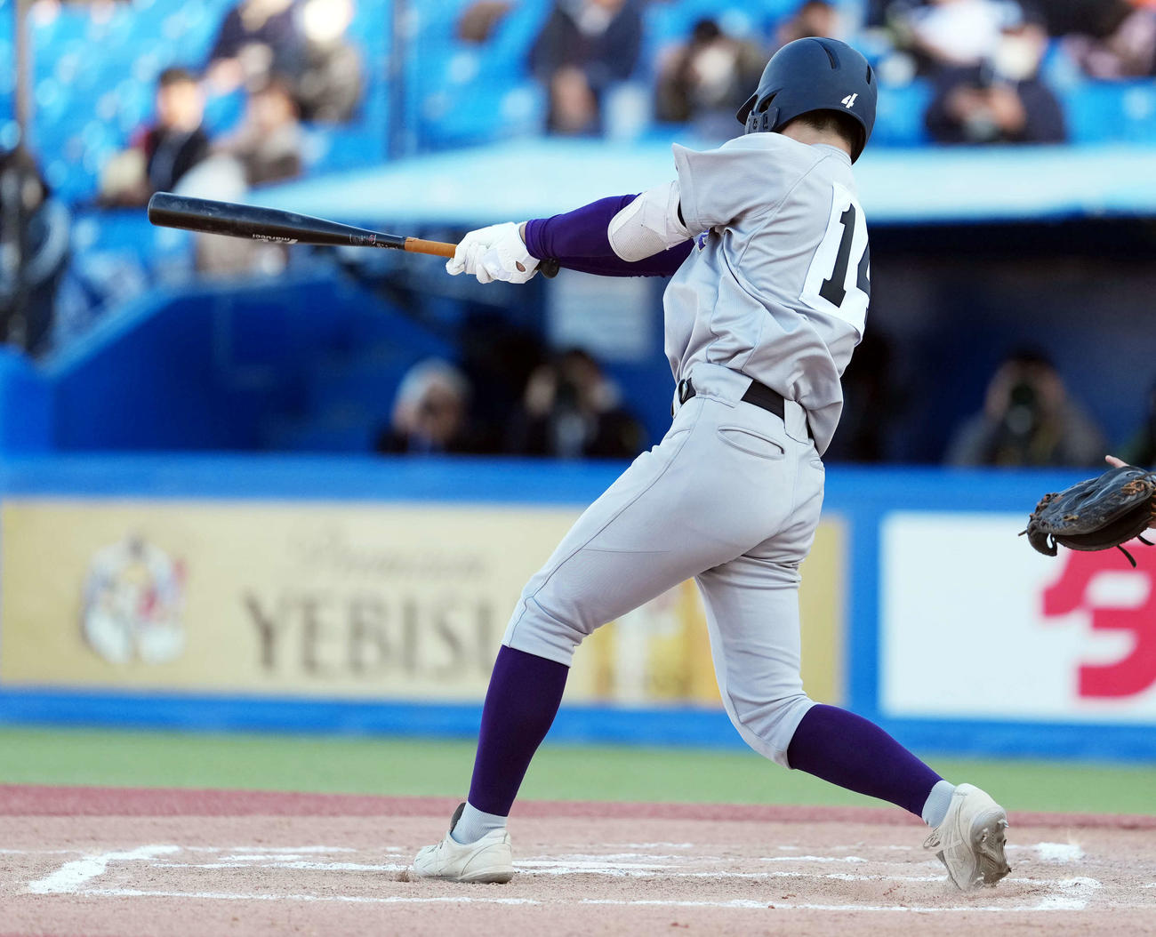 花巻東対九州国際大付　6回表花巻東1死一塁、適時三塁打を放つ戸倉（撮影・小島史椰）