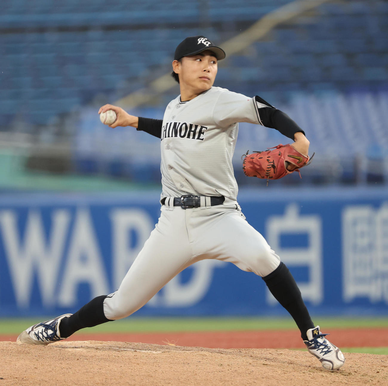 青学大対八戸学院大　5回から登板した八戸学院大・阿部（撮影・柴田隆二）
