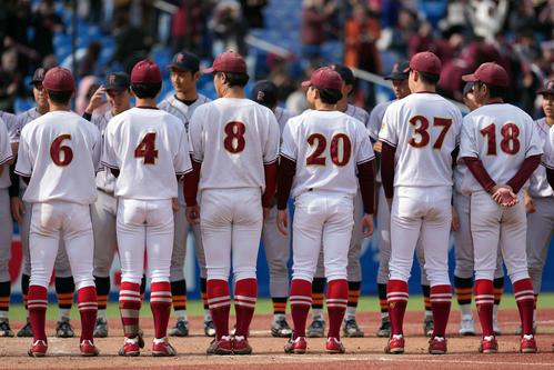名城大対立命大　立命大に敗れ整列する名城大ナイン（撮影・小島史椰）