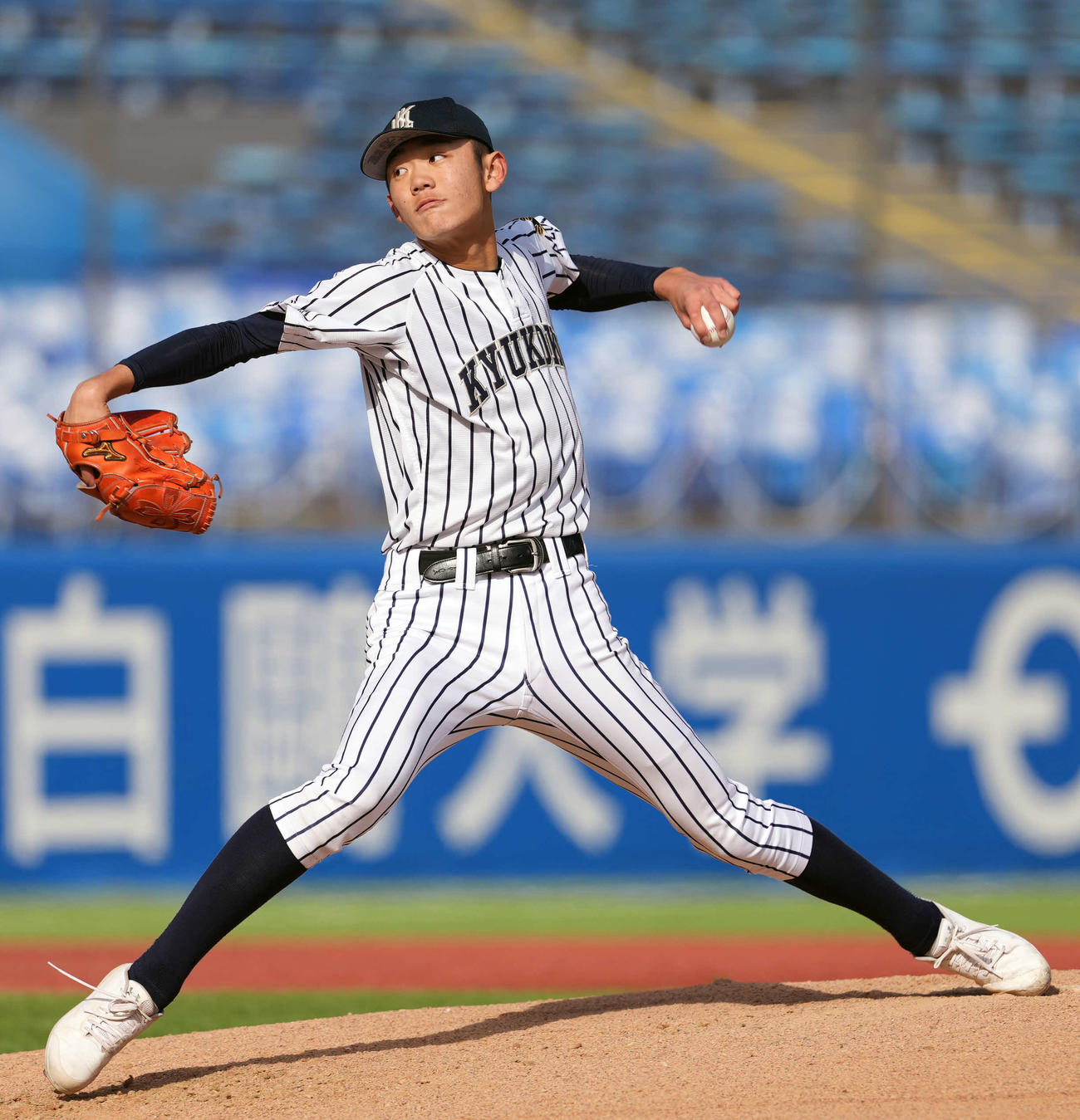 九州国際大付対神戸国際大付　先発の九州国際大付・岩見（撮影・小島史椰）