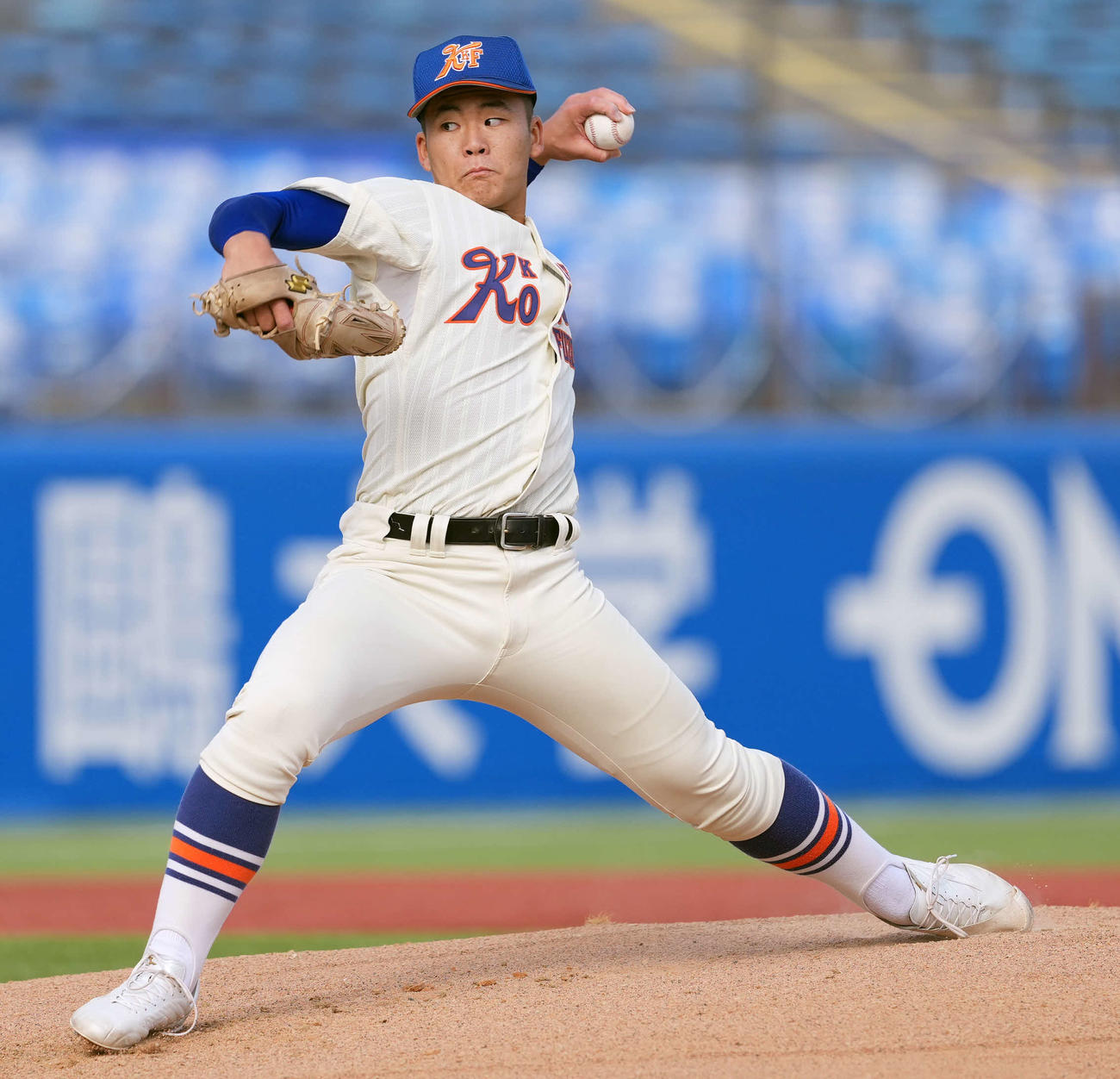 九州国際大付対神戸国際大付　先発の神戸国際大付・宮田（撮影・小島史椰）
