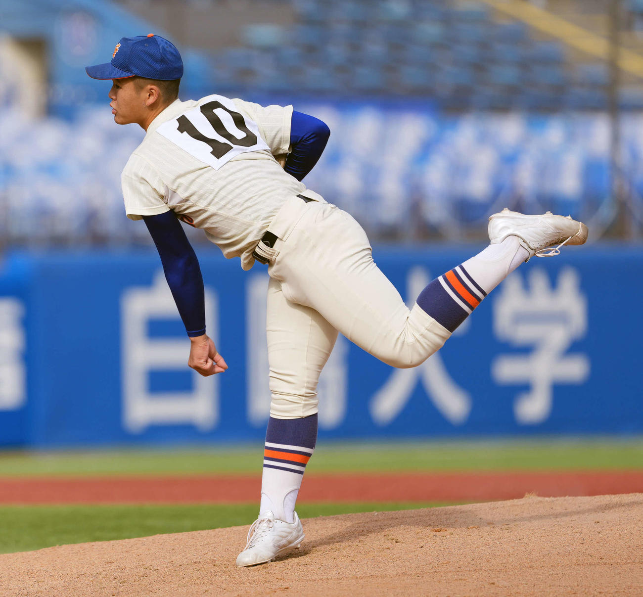 九州国際大付対神戸国際大付　先発の神戸国際大付・宮田（撮影・小島史椰）