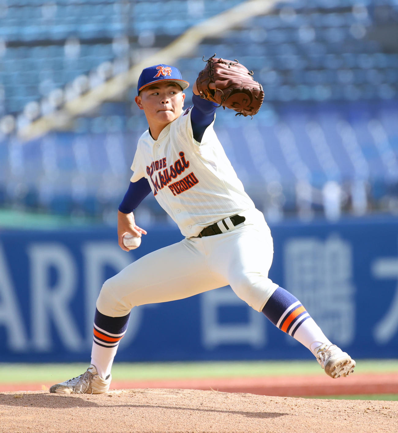 九州国際大付対神戸国際大付　1回途中から登板した神戸国際大付・豊岡（撮影・柴田隆二）