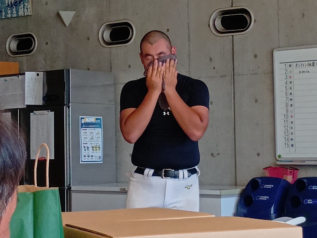 その場でごしごしと拭う