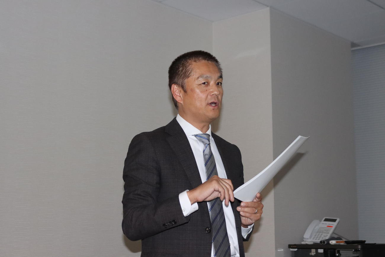 南北北海道大会新方式について説明する北海道高野連・横山専務理事（撮影・保坂果那）