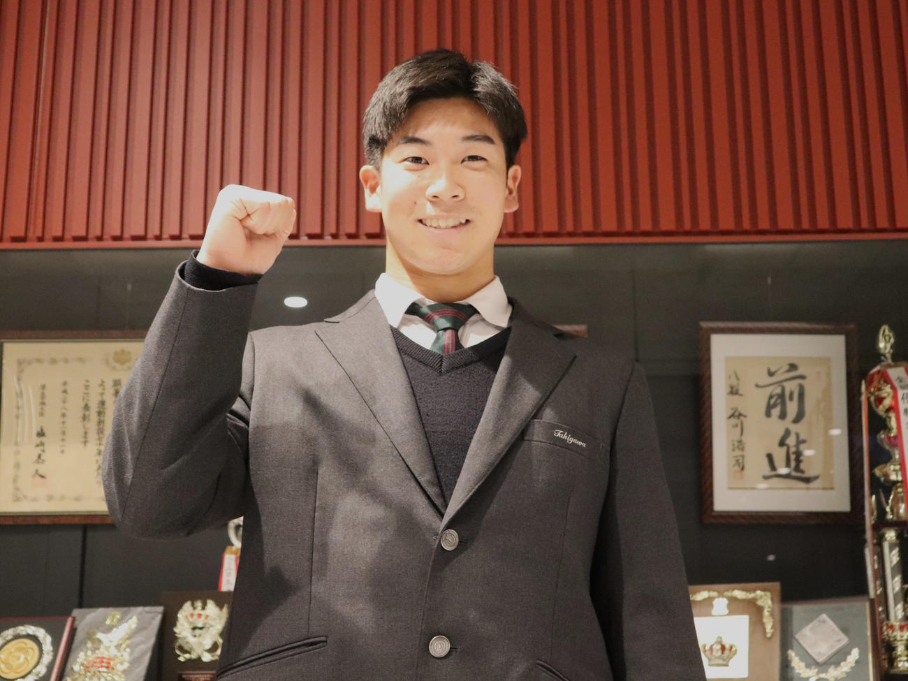 青学大に合格した、滝川・新井瑛太（撮影・中島麗）