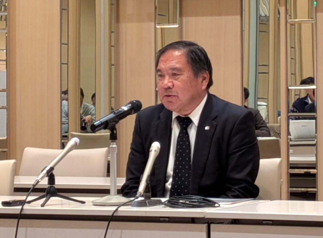 1年の総括を行う日本高野連・宝会長（撮影・柏原誠）